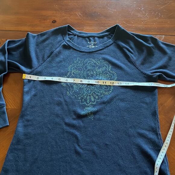 Sonoma Dark Navy Blue Waffle Knit Top Woman Size Medium Mandela Design - Picture 6 of 9